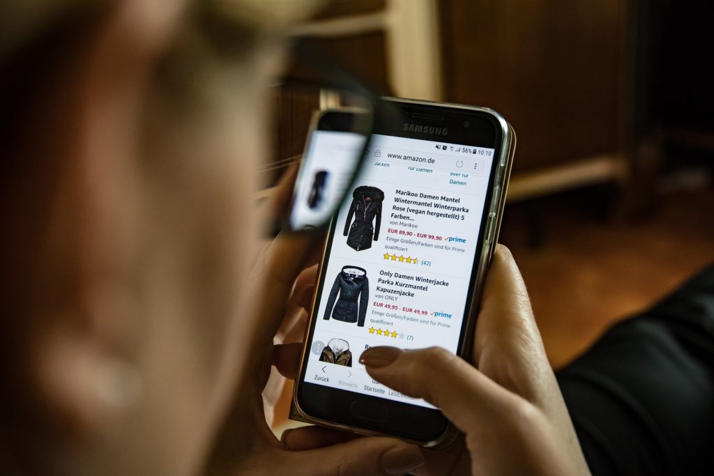 Mobile Commerce - Tons of information at our fingertips